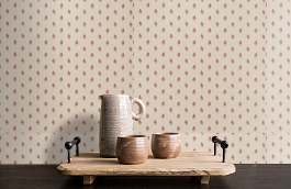 Обои Faustine Rouge фото в интерьере коридора превью