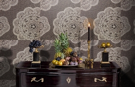 Обои 10-aur-p фото в интерьере гостиной превью