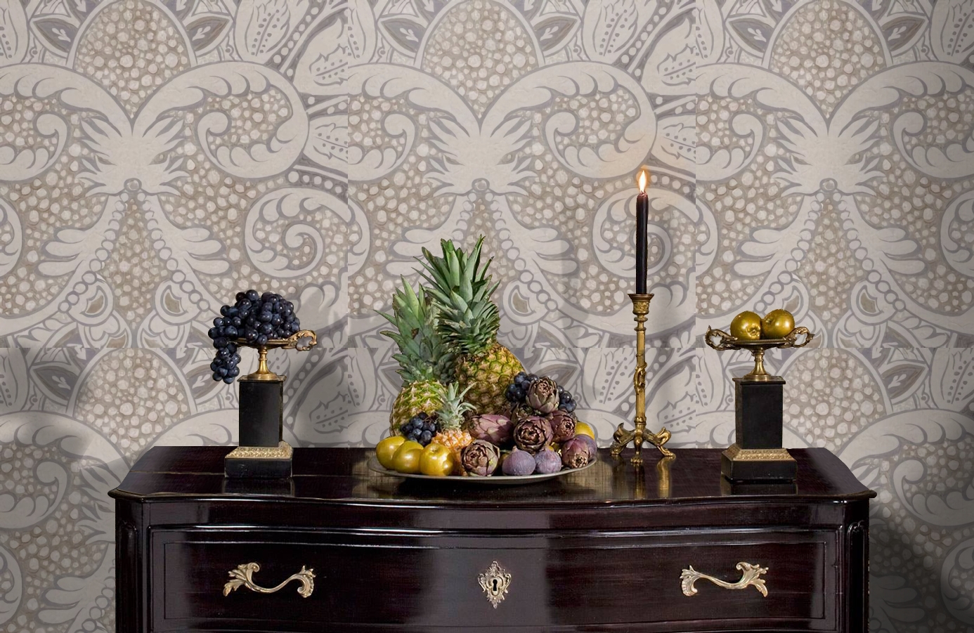 Обои Rococo Metallic 4 фото в интерьере гостиной