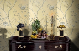 Обои Jasper Peony Metallic фото в интерьере гостиной превью