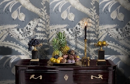 Обои F75.0002.A80 IZA A-80 фото в интерьере гостиной превью