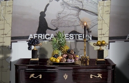 Обои F15.0024.A01 WAKA A-01 фото в интерьере гостиной превью