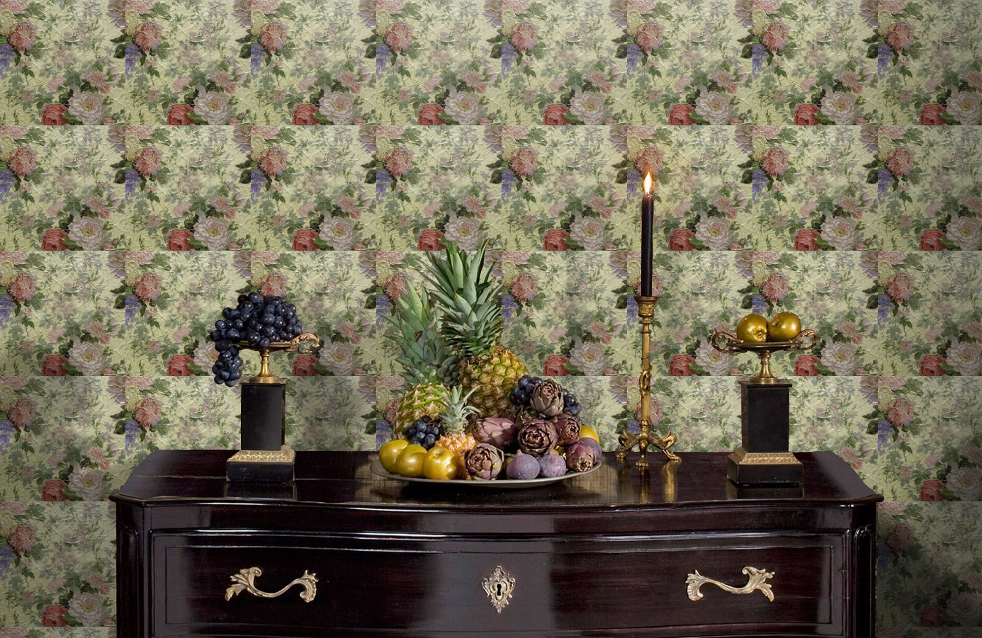 Обои ROSES_ANCIENNES_P__02 фото в интерьере гостиной
