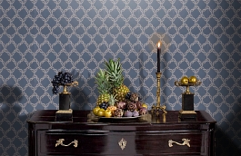 Обои Madeleine Indigo фото в интерьере гостиной превью