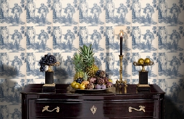 Обои Vauxhallgardens-Azure-Wpc фото в интерьере гостиной превью