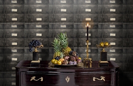 Обои Curator Charcoal CU02 фото в интерьере гостиной превью