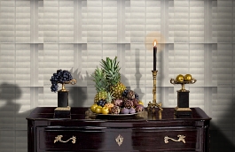 Обои Plantatiom Driftwood PL04 фото в интерьере гостиной превью