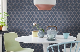 Обои Madeleine Indigo фото в интерьере кухни превью