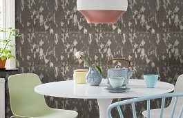 Обои Crackle Charcoal фото в интерьере кухни превью