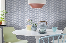 Обои Lucienne Indigo фото в интерьере кухни превью