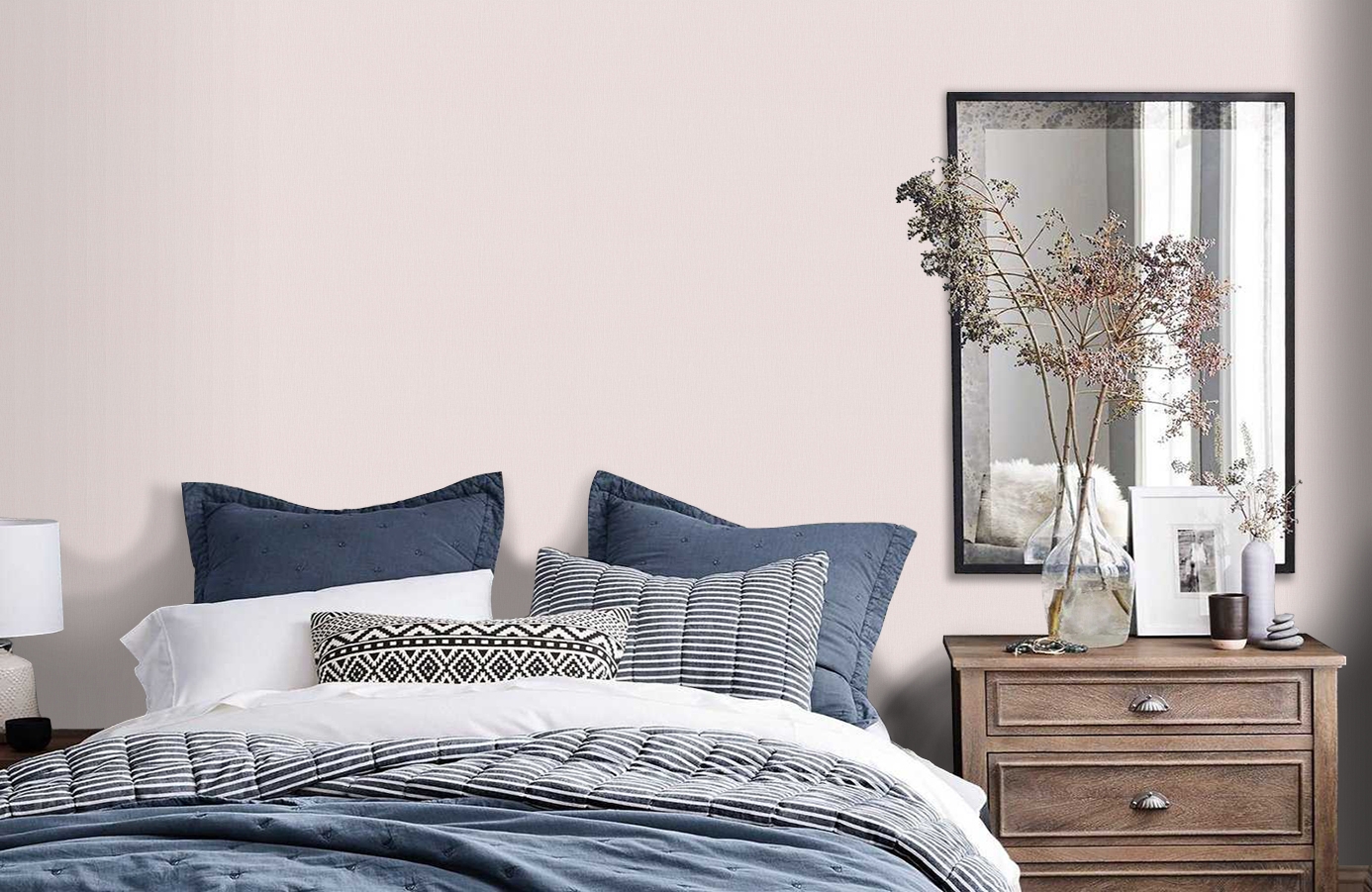 Обои VV72087-28 фото в интерьере спальни