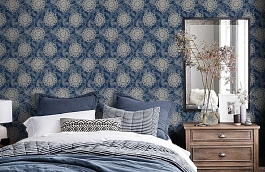 Обои Tournesal Indigo Fabric фото в интерьере спальни превью