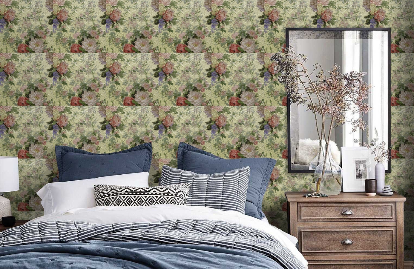 Обои ROSES_ANCIENNES_P__02 фото в интерьере спальни
