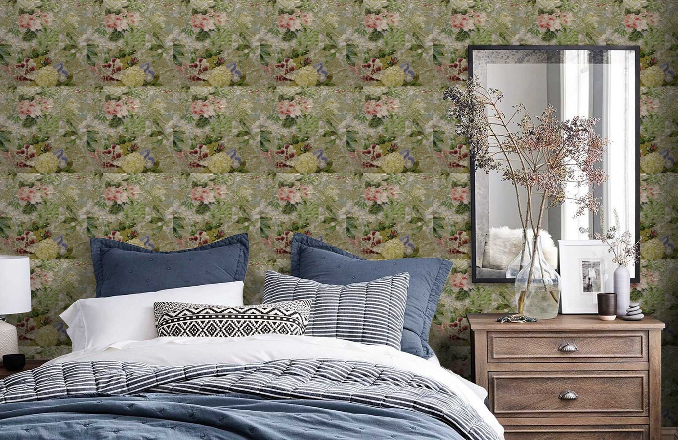 Обои ROSES_ANCIENNES_P__05 фото в интерьере спальни