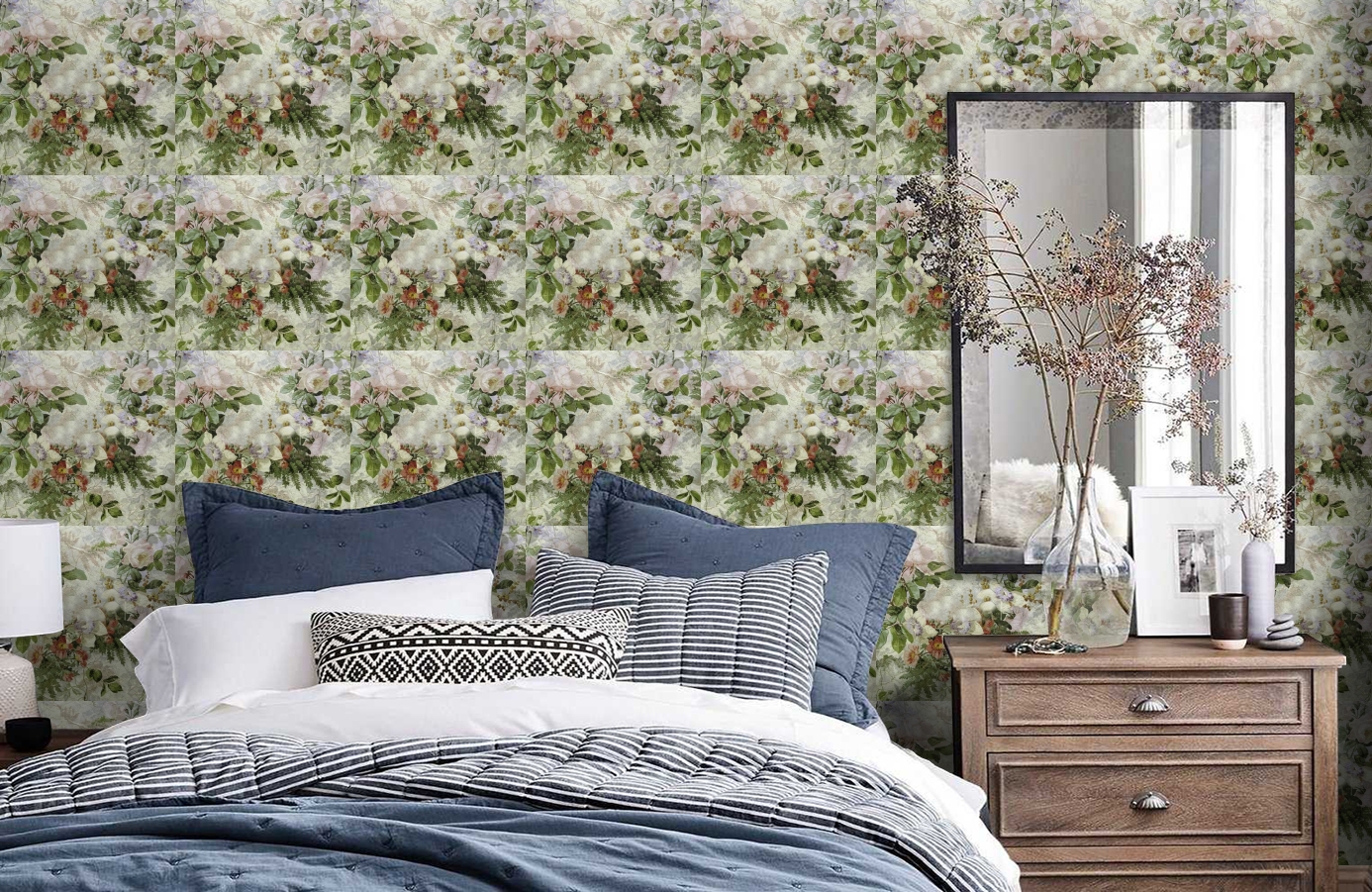 Обои ROSES_ANCIENNES_P__08 фото в интерьере спальни