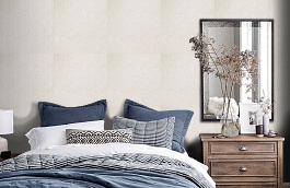 Обои Belle De Nuit Pearl фото в интерьере спальни превью
