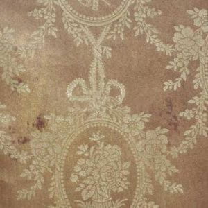 элитные бумажные обои коричневые в комнату Zuber с дамаском Velours Or 10374 COL 7 На фото элитные бумажные обои коричневые в комнату Zuber с дамаском Velours Or 10374 COL 7