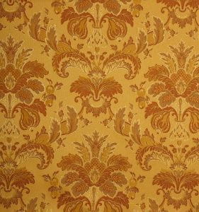 бельгийские обои желтые в гостиную Bekaert Textiles классическом стиле Villa Borghese Bergamo Sunset-131 На фото бельгийские обои желтые в гостиную Bekaert Textiles классическом стиле Villa Borghese Bergamo Sunset-131