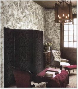 итальянские флизелиновые обои серые для кухни Roberto Cavalli с цветами  Home 2 13045 На фото итальянские флизелиновые обои серые для кухни Roberto Cavalli с цветами  Home 2 13045