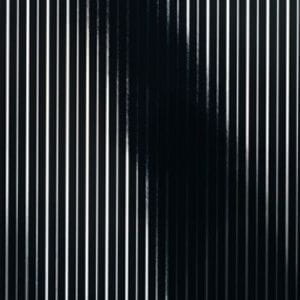 элитные флизелиновые полностью обои черные в комнату с полосой Architects Paper Chroma 1326-66 На фото элитные флизелиновые полностью обои черные в комнату с полосой Architects Paper Chroma 1326-66
