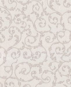 дешевые флизелиновые обои бежевые в спальню с вензелями Deco-Deco Chloe 6007-11 На фото дешевые флизелиновые обои бежевые в спальню с вензелями Deco-Deco Chloe 6007-11