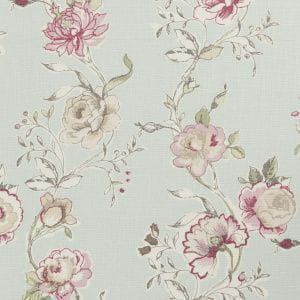 бумажные обои в гостиную Clarke&Clarke с цветами  стиле прованс Clarisse W0026-02 На фото бумажные обои в гостиную Clarke&Clarke с цветами  стиле прованс Clarisse W0026-02