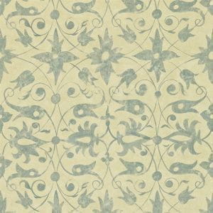 английские флизелиновые полностью обои серые в гостиную с вензелями Zoffany Arden ZAMW310436 На фото английские флизелиновые полностью обои серые в гостиную с вензелями Zoffany Arden ZAMW310436